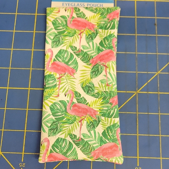 Flamingo Eyeglass Sunglass Case Pouch 7.5" x 3.5" New - Picture 1 of 1